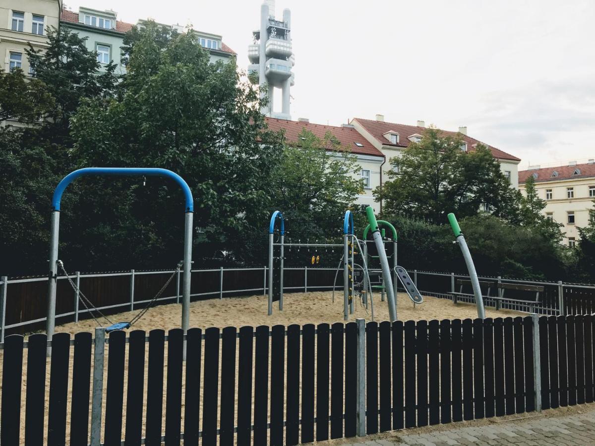 Modern Futuristic Apartment / Zizkov Tv Tower + Metro Station Πράγα Εξωτερικό φωτογραφία